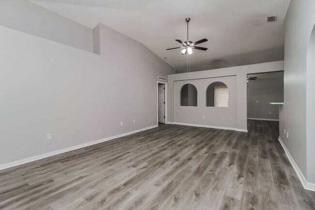 Photo - 932 Vanderbilt Dr