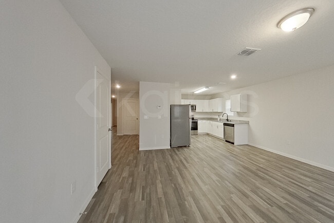 Photo - 20 Reindeer Ln