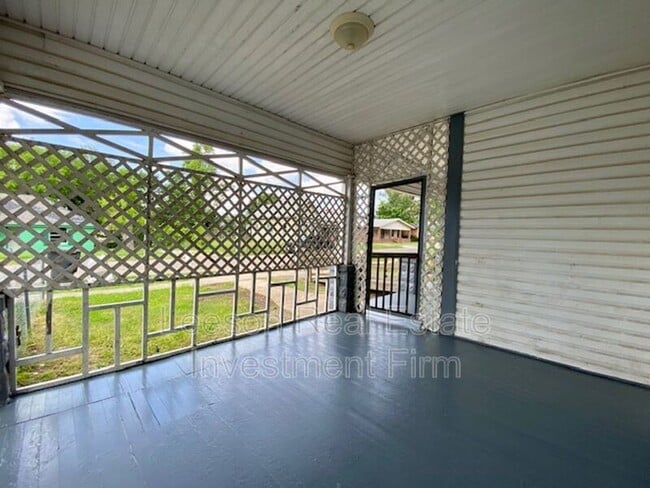 Photo - 2725 Lillian St