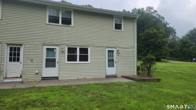 Building Photo - 14 White Oak Rd Unit A