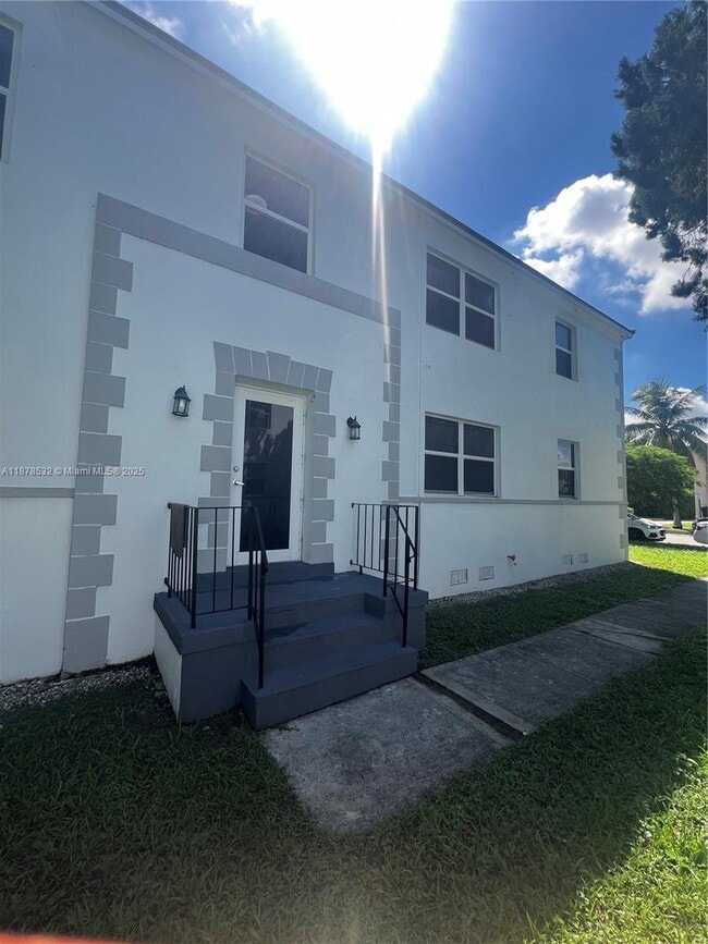 Building Photo - 11 Sidonia Ave Unit 1 Rental