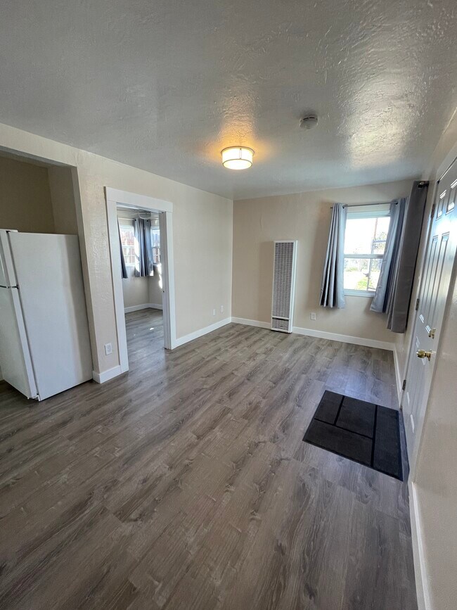 Living Room - 2982 Franklin Ave