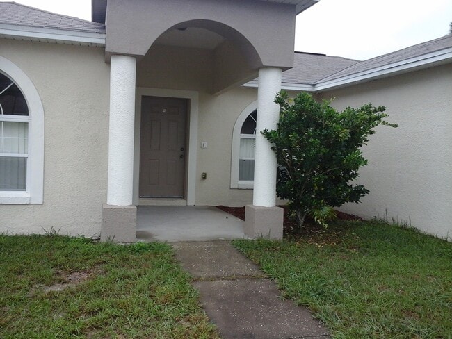 Building Photo - 3 Bedroom Home
