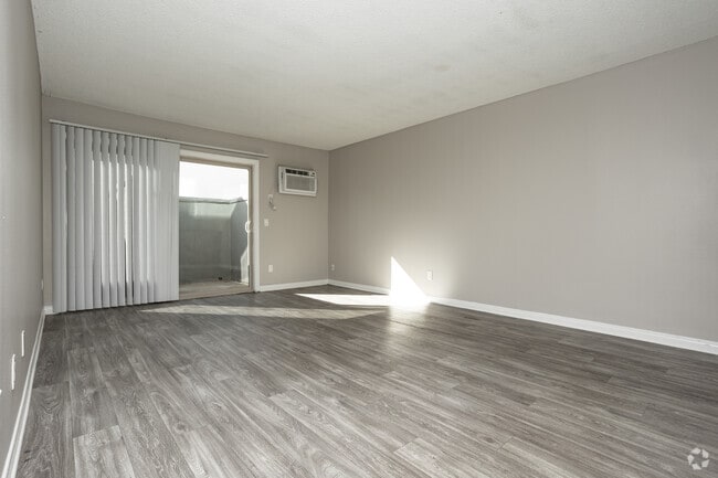 2BR, 1BA - 955SF - Living Room
