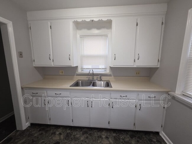 Photo - 530 Mayfair Blvd