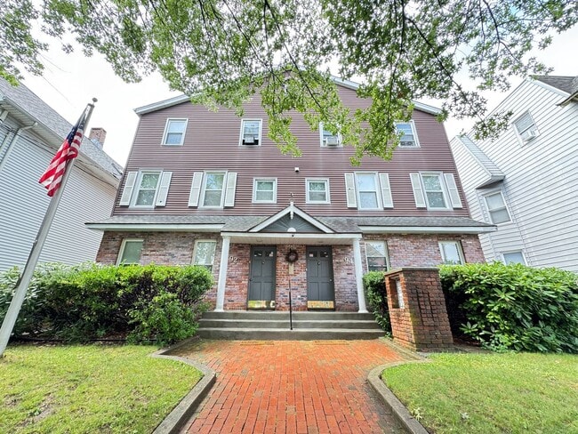 Building Photo - 94 Edwards St Unit 3