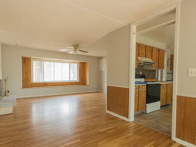 Photo - 766 Mohawk Dr