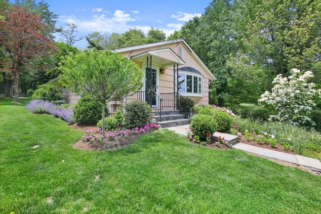 Photo - 395 Taconic Rd