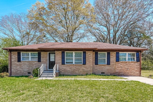 Building Photo - 817 Hillview Dr