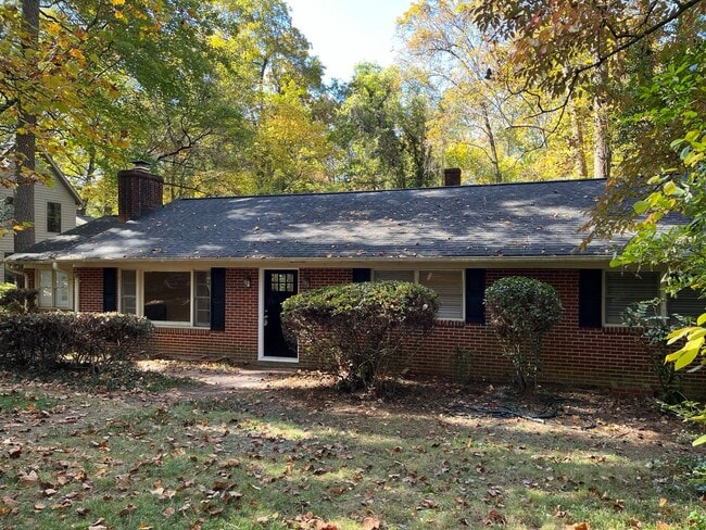 Building Photo - Brick Ranch with Private Deck Near UNC Hospitals