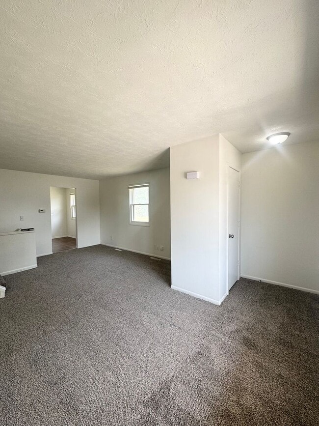 Photo - Spacious 3 Bedroom Available Now!