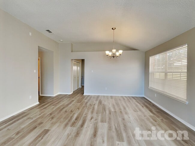 Photo - 6002 Flyers Ln