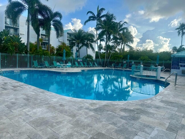 Building Photo - 3655 Seaside Dr Unit 423