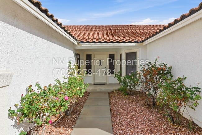 Photo - NW!! Single Story!!! 3 Car Garage!!  2 Masters!!! Low Maintenance desert landscape front yard!!  ...