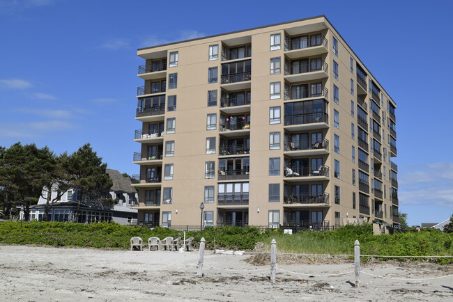 Building Photo - 205 E Grand Ave Unit 3B Rental