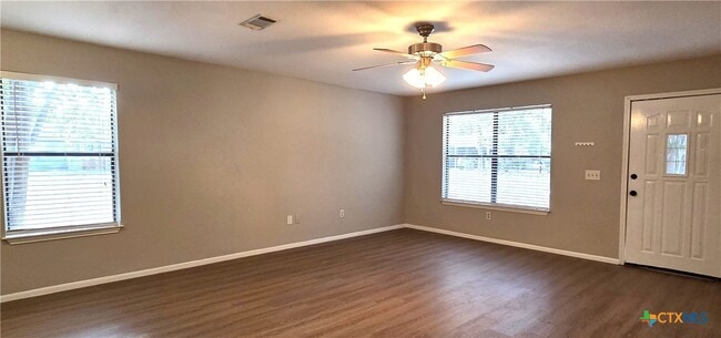 Photo - 317 Armstrong St