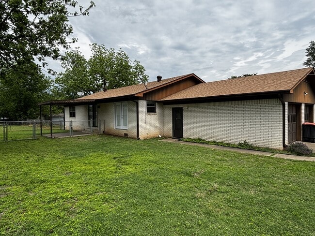 Photo - 307 N 5th St
