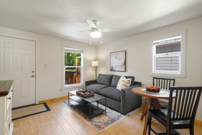 Photo - 516 E 1st St