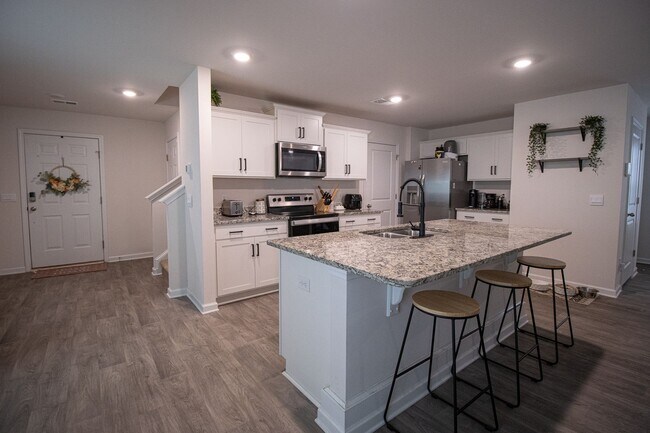 Photo - Stylish & Spacious 4 Bedroom Pet-Friendly Home in Bowden Village – 2034 Eldridge Rd, Columbia, SC...