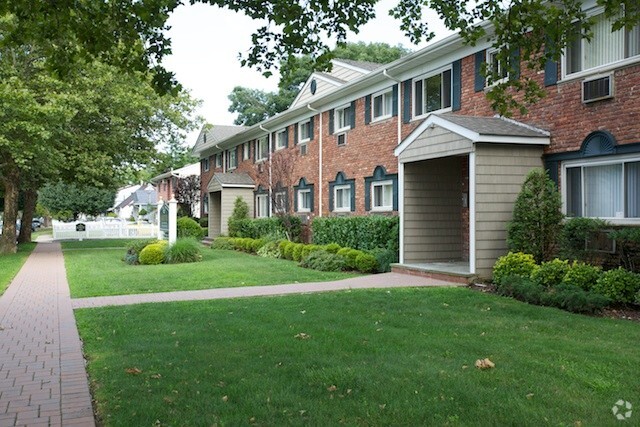 Building Photo - Fairfield Manor Rental