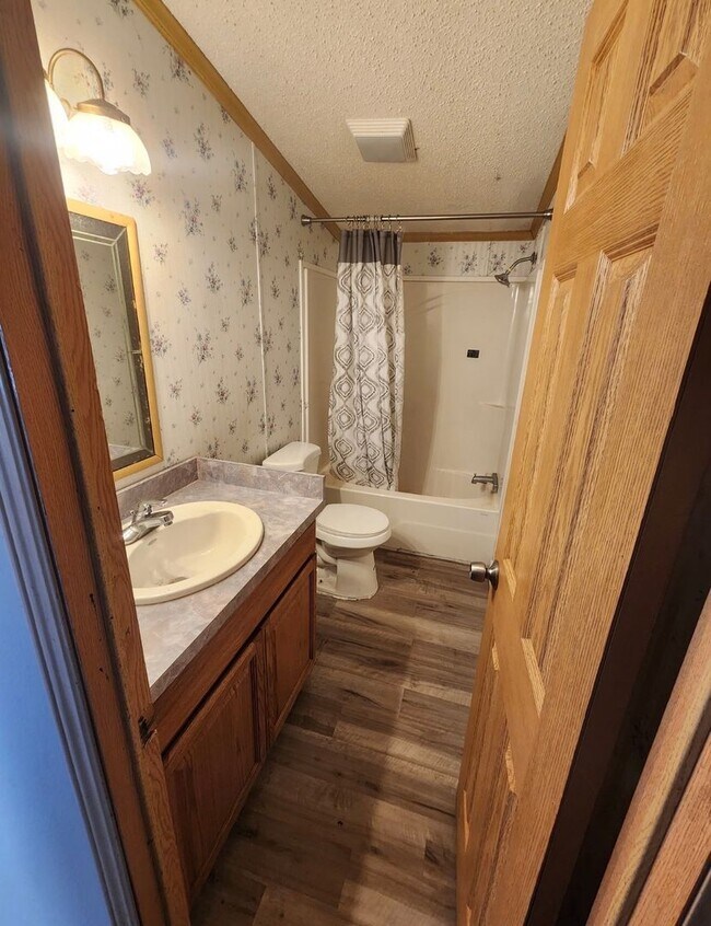 Photo - 3 Bed 2 Bath