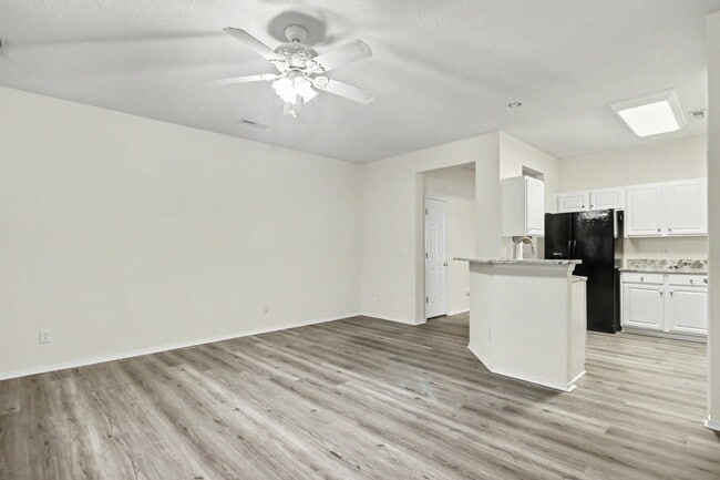 Photo - 113 Olde Towne Way