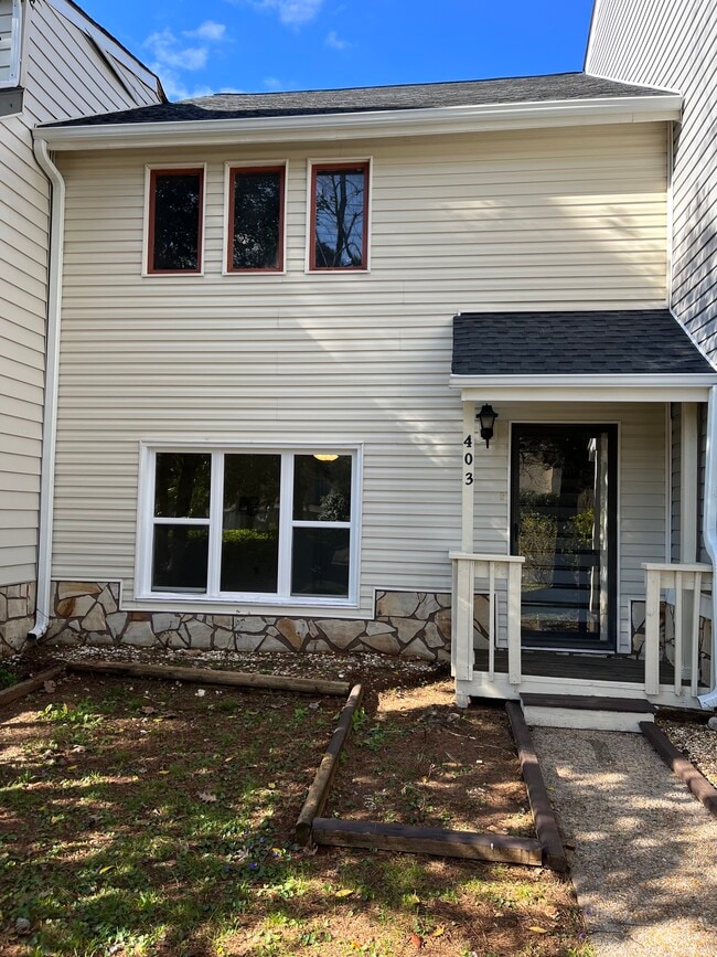Photo - 403 Hobbs Rd SE
