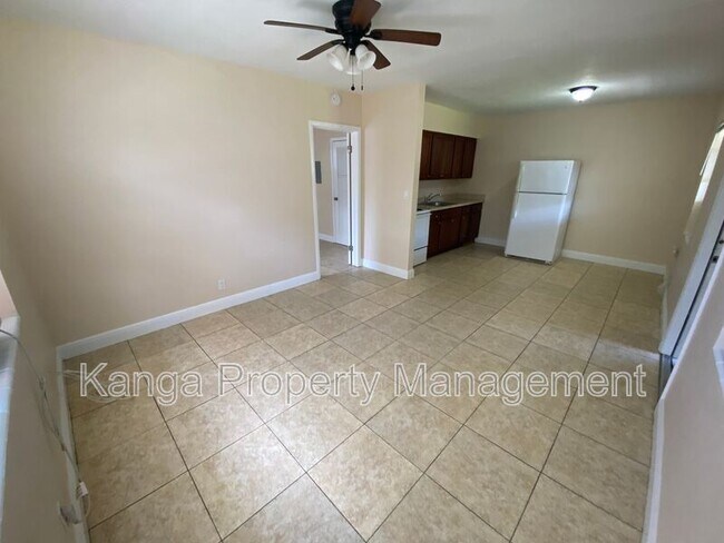 Photo - 4820 Maine St Unit #3