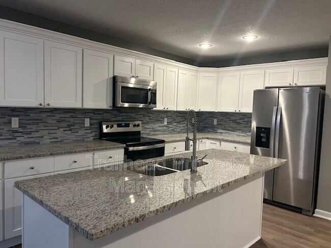 Photo - 605 Hillcrest St