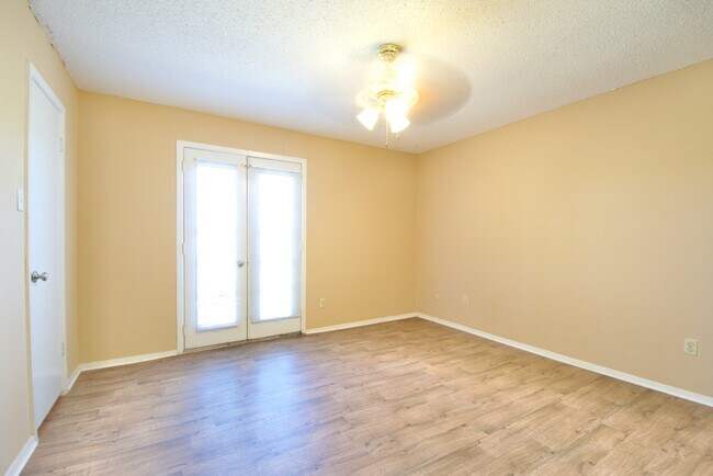 Photo - 804 N 62nd St