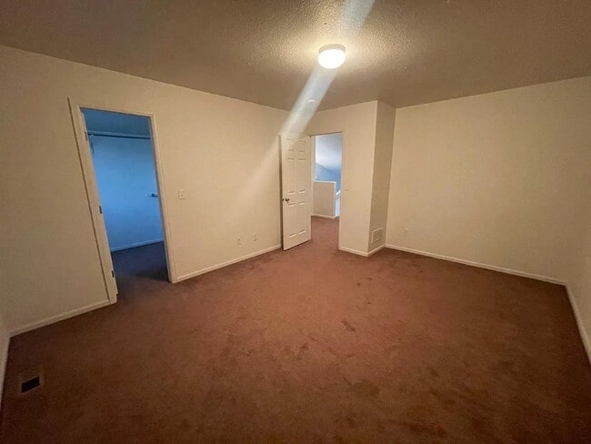 Photo - 1031 Meadow Ln
