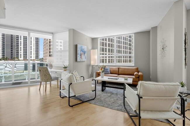 Photo - 350 SE 2nd St Unidad 1030