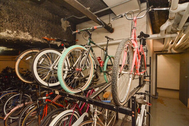 Photo - 2400 N Lakeview Ave Unidad 1003