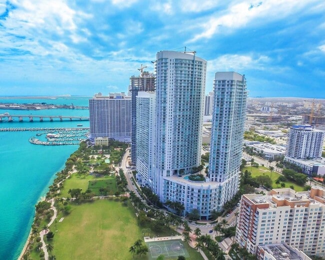 Building Photo - 1900 N Bayshore Dr Unit 1810