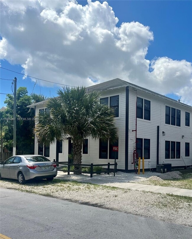 Building Photo - 842 Himmarshee St Unit 2