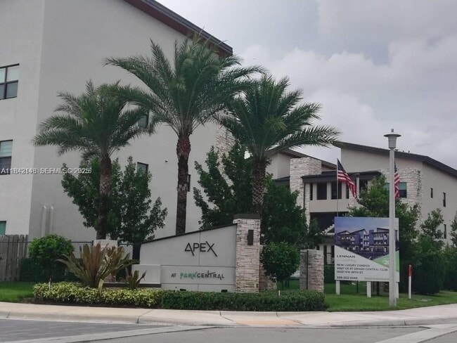 Building Photo - 8005 NW 104th Ave Unit 27