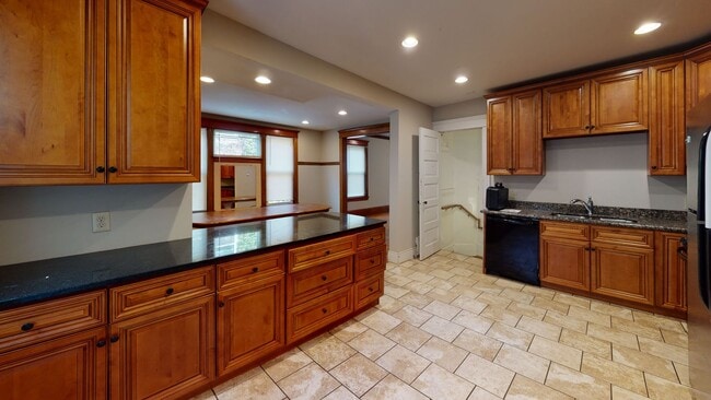 Building Photo - 303 5th Ave SE Unit 1 Rental