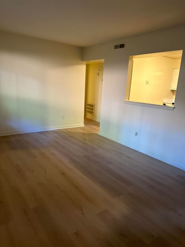 Photo - Hill Court Apartments