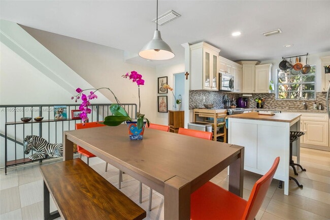 Photo - 978 NW North River Dr