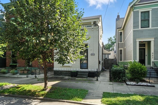 Photo - 843 Overton St