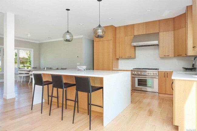 Photo - 950 Tasker Ln