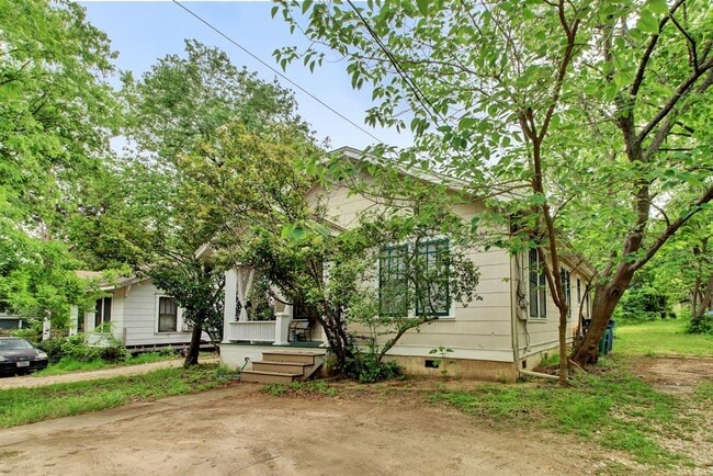 Photo - 919 E 40th St