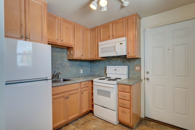 Building Photo - 645 SE Fidalgo Ave Unit 201
