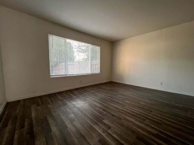 Photo - S. Minahen, 360-362 ** Unidad S. Minahen Street, 360