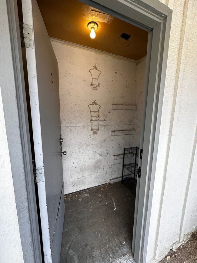 Great 2 Bedroom Townhouse Near UNLV! For Rent in Las Vegas, NV