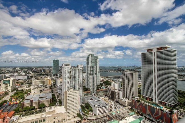Photo - 151 SE 1st St Unidad 2408 Rental