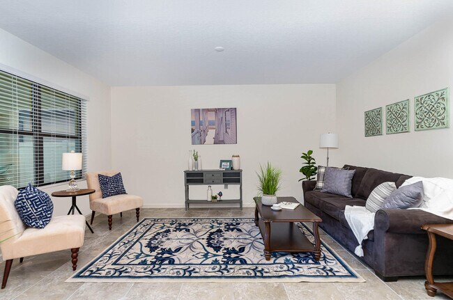 Photo - 732 Acadia Ct SE