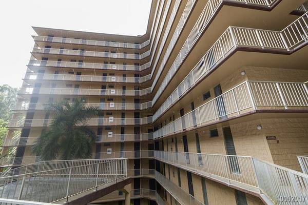 Building Photo - 2BR 1BA w/2 PARKING Spacious Condo Conveni...