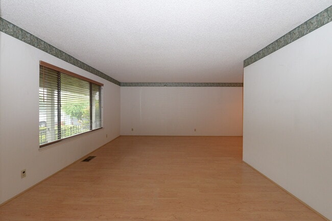 Photo - 923 Linden Ave