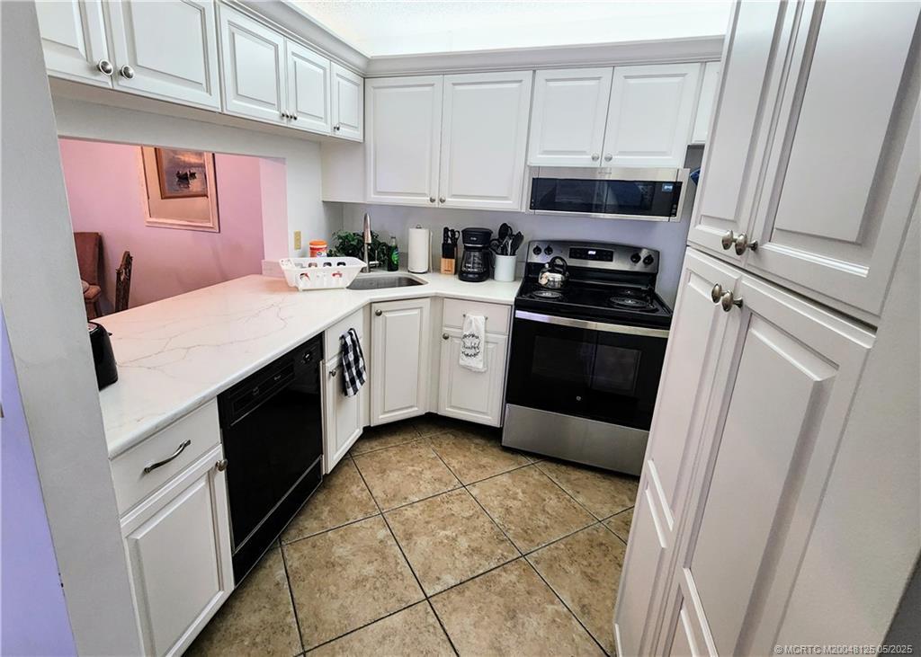 Photo - 4436 NE Ocean Blvd Unidad 100E2 Rental